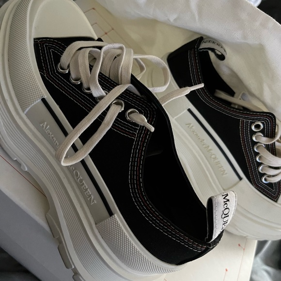 Alexander McQueen canvas low top sneaker - Picture 2 of 4